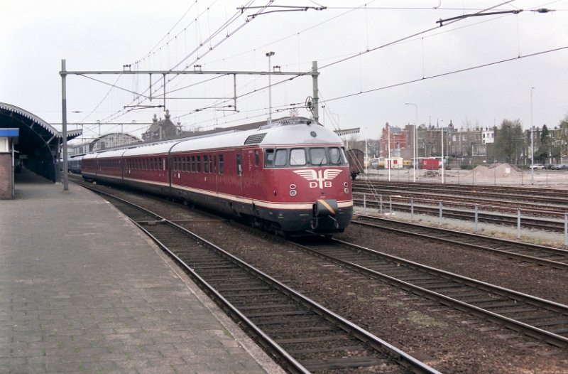 Sonderfahrt VT 08 von Braunschweig nach Amsterdam. Fotografiert in 's-Hertogenbosch (Niederlande) am 14-04-1995.
