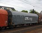 Viele Luxemburger sind wohl Hollnder -  
Drehgestellflachwagen mit vier Radstzen, verschiebbarem Planenverdeck, Rilnss 31 84 3547 007-1 der CFL Cargo, jedoch eingestellt bei DB Schenker RN (31 RIV 84 NL-RN 3547 007-1).
Hier am 03.07.2013 im Zugverbund, bei der Durchfahr durch den Bf Kln-Ehrenfeld.
