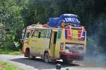  Schwungvollen  Mitsubishi Colt Diesel Kleinbus im Juni 2014 in Westsumatra gesehen.