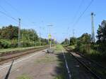 Bahnsteig Gleis 2 und 4 Bahnsteig Empel-Rees 02-09-2021.

Perron spoor 2 en 4 gezien in de richting Emmerich. Empel-Rees 02-09-2021.