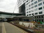 Gleis 19 mit neue Bahnsteig Gleis 20 und 21. Utrecht Centraal Station 19-06-2015.

Spoor 19 met in aanbouw perron nieuwe spoor 20 en 21. Utrecht Centraal Station 19-06-2015.