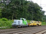 Vossloh G6 Diesellok. Forsthausweg, Duisburg 08-07-2016.

Vossloh G6 dieselloc met onderhoudsmachine. Forsthausweg, Duisburg 08-07-2016.