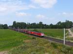 DB Cargo Lok 189 053-2 met Schwesterlokomotive , Praest bei Emmerich am Rhein 06-07-2018.

DB Cargo loc 189 053-2 met zusterlocomotief, Praest bij Emmerich 06-07-2018.