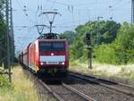 DB Cargo Lokomotive 189 033-4 Durchfahrt Gleis 1 Bahnhof Empel-Rees 18-06-2021.

DB Cargo locomotief 189 033-4 doorkomst spoor 1 station Empel-Rees 18-06-2021.