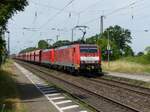 DB Cargo Lokomotive 189 038-3 mit Schwesterlok fährt linkes Gleis richtung Wesel.