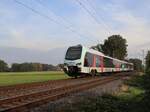 Vias Triebzug ET 25 2209 bei Bahnbergang Wasserstrasse, Hamminkeln 18-10-2024.