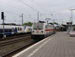 DB Fernverkehr Lokomotive 147 586-2  (91 80 6147 586-2 D-DB) Gleis 5 Bahnhof Rheine 17-04-2025.

DB Fernverkehr locomotief 147 586-2  (91 80 6147 586-2 D-DB) spoor 5 station Rheine 17-04-2025.