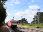 DB Cargo Lokomotive 189 079-7 (91 80 6189 079-7 D-DB) und 189 035-9 (91 80 6189 035-9 D-DB ) Gleis 1 Bahnhof Empel-Rees 23-07-2026.

DB Cargo locomotief 189 079-7 (91 80 6189 079-7 D-DB) en 189 035-9 (91 80 6189 035-9 D-DB ) doorkomst station Empel-Rees 23-07-2026.