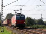 �BB Lokomotive 1293 192-1 (91 81 1293 192-1 A-�BB) bei Bahn�bergang Wasserstrasse, Hamminkeln, Deutschland 19-09-2024.