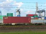 Sgnss Drehgestell-Containertragwagen aus der Scweiz mit Nummer 33 RIV 85 CH-HUPAC 457 5 322-4 Vondelingenweg, Rotterdam, Niederlande 23-10-2020.