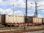 Sggnss Metrans Drehgestell-Containertragwagen aus Tschechien mit Nummer 33 TEN 54 CZ-MT 4663 589-8 G�terbahnhof Oberhausen West Deutschland 11-07-2024.