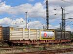 Sggnss Metrans Drehgestell-Containertragwagen aus Tschechien mit Nummer 33 TEN 54 CZ-MT 4663 683-9 G�terbahnhof Oberhausen West, Deutschland 11-07-2024.