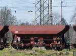 Fcs-x Drehschieber-Seitenentladewagen mit Nummer 21 RIV 80 D-DB 6459 605-7 Güterbahnhof Oberhausen West 12-03-2020.