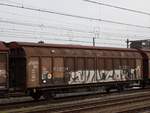 Hbbillns305 grorumiger Schiebewandwagen mit Nummer 21 RIV 80 D-DB 2458 025-8 Bahnhof Amersfoort Centraal, Niederlande 20-02-2024.