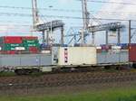 Sgnss Drehgestell-Containertragwagen aus der Scweiz mit Nummer 33 RIV 85 CH-HUPAC 4576 461-9 Vondelingenweg, Rotterdam, Niederlande 23-10-2020.