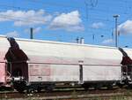 Talns mit Aufschrift  DB Schenker  Drehgestell-Selbstentladewagen mit Schwenkdach mit Nummer 31 RIV 80 D-DB 0671 100-2 Gterbahnhof Oberhausen West 11-07-2024.