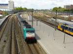 NMBS TRAXX Lok 2802 mit Intercity nach Brussel. Gleis 3 Rotterdam Centraal Station, Niederlande 16-05-2012.