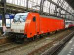 NS Traxx Lok 186 115 (91 84 1186 115-9) mit IC nach Breda auf Gleis 15 in Amsterdam Centraal Station 20-09-2014.