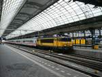 NS Lok 1744 mit Intercity nach Berlin Gleis 10 Amsterdam Centraal Station 10-02-2016.