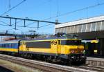 1765 mit Intercity von Den Haag nach Venlo fotografiert in Rotterdam Centraal Station am 02-06-2010.