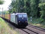 Medway Lokomotive 186 227-5 (91 88 7186 227-5 B-ATLU) mit Aufschrift   It's a match!  bei Bahn�bbergang Auxiliatrixweg,Venlo, Niederland 24-07-2025.