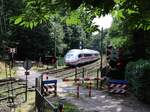 DB Triebzug ICE neo Nummer 8005 (408 005) Bahn�bergang Bovenste Molenweg, Venlo 24-07-2025.


DB treinstel ICE neo nummer 8005 (408 005) overweg Bovenste Molenweg, Venlo 24-07-2025.