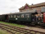 MBS (Museum Buurtspoorweg) rijtuig 41 (B41) Baujahr 1920. Umbau Jahr 1948 ex-BE 341 (Bentheimer Eisenbahn A.G.) Bahnhof Haaksbergen, Niederlande 05-05-2024.

MBS (Museum Buurtspoorweg) rijtuig 41 (B41) bouwjaar als goederenwagen 1920 en als rijtuig 1948 ex-BE 341 (Bentheimer Eisenbahn) station Haaksbergen 05-05-2024.