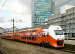 9525 in Olympische Lackierung als Intercity nach Nijmegen. Gleis 12b Utrecht Centraal Station 21-04-2012.