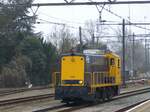 SHD (Stichting Historisch Dieselmaterieel) Diesellok 2205 bei umrangieren in Dordrecht 16-02-2017.