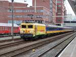 Strukton Rail Lok 1824 mit dem Name  Nicole  (91 84 1570 824-0 NL-SRM) met ICR Sitzwagen nach Arnheim.