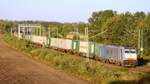 LINEAS 186 510 mit Containerzug auf der Fahrt nach Belgien, Scheeßel 04.10.2022