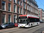 HTMbuzz Bus 2006 VDL Citea SLF-120 Electric Baujahr 2018. Parkstraat, Den Haag 23-08-2023.

HTMbuzz bus 2006 VDL Citea SLF-120 Electric bouwjaar 2018. Parkstraat, Den Haag 23-08-2023.
