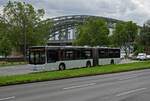 Aus der Klner Innenstadt kommend nutzen die am Hauptbahnhof endenden Linien den Rheinufertunnel, um zum auf der Nordseite der Gleise gelegenen Busbahnhof zu erreichen.