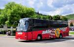 VOLVO 9900 von ZUKLIN Busreisen aus Niedersterreich am 22.5.2013 in Krems angekommen.