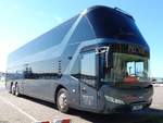 Neoplan Skyliner von Pecnik aus Österreich im Stadthafen Sassnitz.