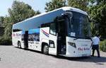 Scania Higer Touring von ELKA-Reisen steht auf dem Busplatz von Schloß Fasanerie in Eichenzell, Juli 2018