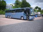 Setra 417 GT-HD von Wollschlger/Weltenbummler aus Deutschland im Stadthafen Sassnitz.