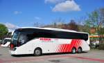 Setra 516 HD von Globus aus Polen am 18.4.2015 in Krems.