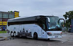 Setra 517 HD von Zw�lfer Reisen - Wachaubus  aus Nieder�sterreich in Krems gesehen.