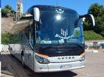 Setra 516 HD von Kramer Touristik aus Deutschland im Stadthafen Sassnitz.