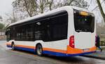 MB eCitaro der ESWE steht an einer Haltestelle bereit f�r die n�chste Tour, 11-2025