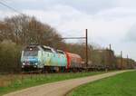 NRFAB ME 1533  die kleine Meerjungfrau  hat in Pattburg/Padborg einen DBC Güterzug übernommen, hier bei Farhus 14.04.2023