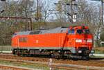 Die frisch in verkehrsrot umlackierte DB RSC MZ 1457 (92 86 010 1457-6 DK-DBCSC) wartet in Pattburg/Padborg auf Ausfahrt nach Norden 21.04.2022 