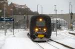 Für Scandinavien typisch fährt der IC3 Triebwagen MF/MFB 50/5245 mit Fernlicht in den Bhf von aarhus ein.