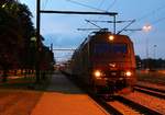 DSB EA 3022 als Zuglok des CNL 473 von Kopenhagen nach Basel SBB hier beim Lokwechsel-Halt im Grenzbahnhof Padborg/DK.