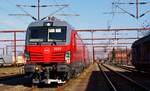 DSB Litra EB 3227 (91 86 0003 227-3 DK-DSB, REV/MMAL/02.03.22) und Litra EB 3228 (91 86 0003 228-1 DK-DSB, REV/MMAL/02.03.2022) abgestellt im/am Bhf Pattburg 13.03.2022