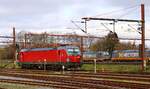 DSB EB 3203 brachte einen 7 DB IC Wagen umfassenden  Testzug  nach Pattburg, Im Hintergrund stehen die HCR 241.012 + 004, die 004 übernahm den Zug später und fuhr damit Richtung Süden.