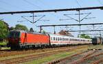 Die seit dem 12.05.2023 in Pattburg/Padborg abgestellte DSB EB 3241 hat am 25.05.2023 erstmalig 7 IC1 Wagen von Hamburg-Langenfelde nach Kopenhagen überführt, hier bei einem Zwischenhalt in