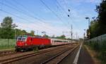 DSB EB 3224-0 (BauNr 22813) hat hier mit dem IC 1191 Einfahrt in Schleswig.