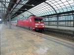 101 022 steht am 16.1.14 mit IC144 nach Amsterdam Centraal in Berlin-Spandau.